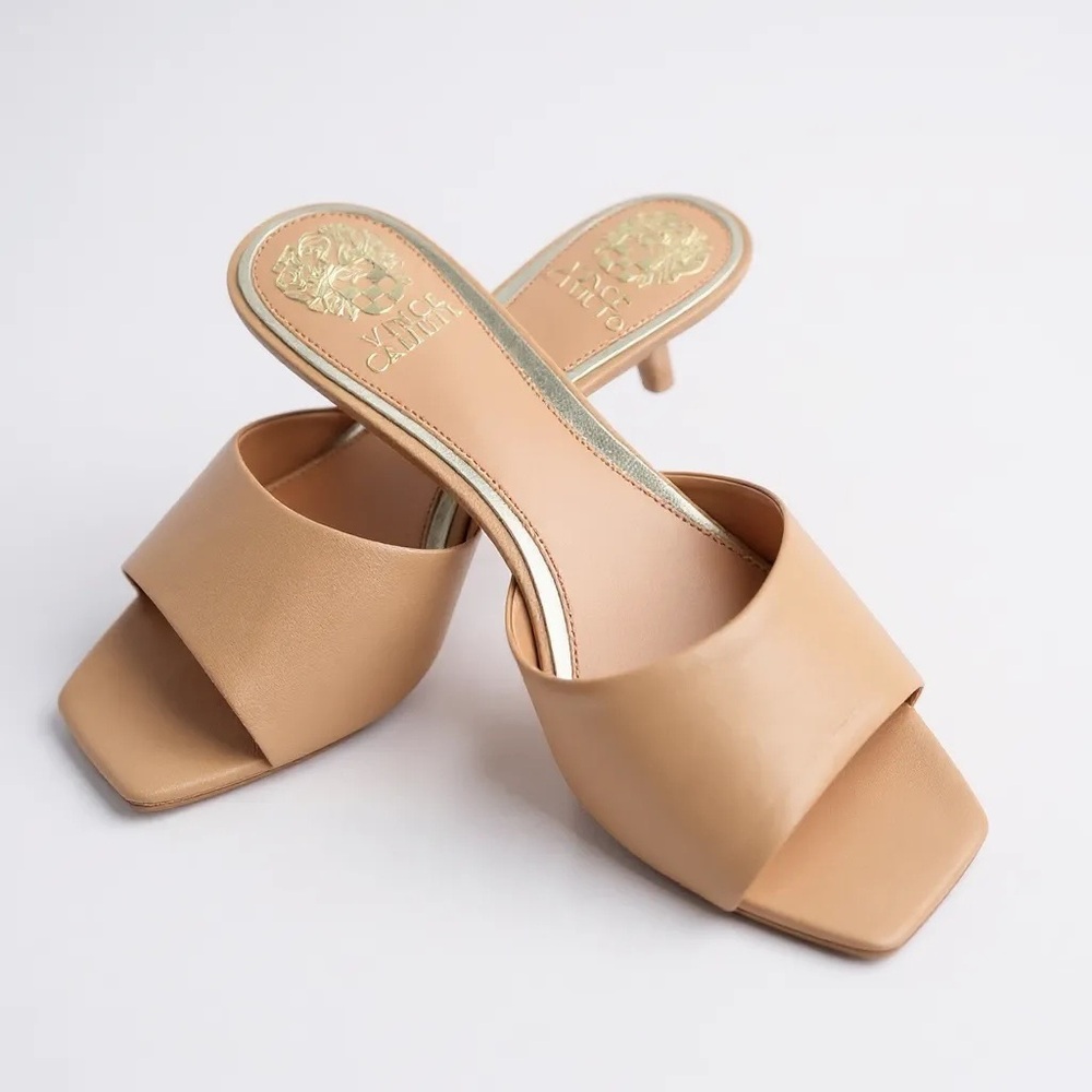 NEW Women’s Vince Camuto Cream Sandals With Sole with Embossed Design